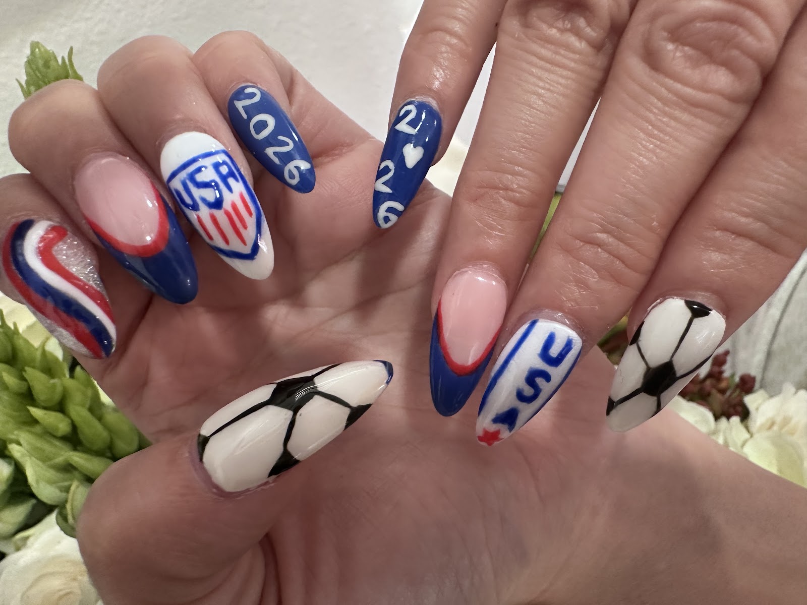 Gateway Nail Lounge logo
